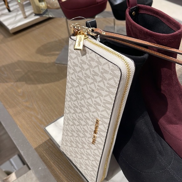 Michael Kors Jet Set Travel Large Travel CONTINENTAL wallet-wristlet-phoneholder - Picture 6 of 16